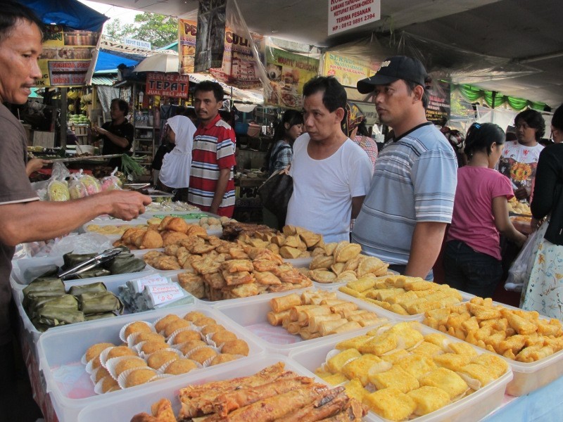 Ngabuburit Di Pasar Benhil Makanan Apa Saja Ada