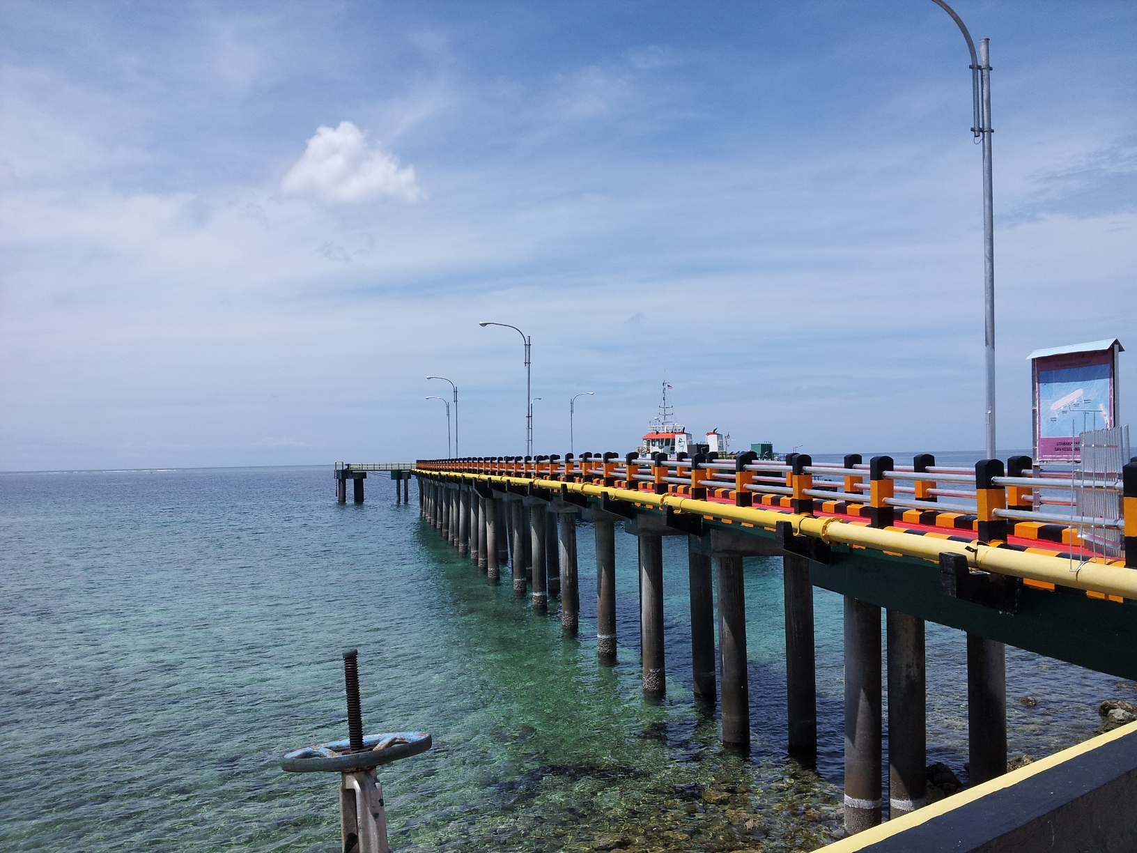 Menikmati Sunset di pantai Cinoki sambil memancing