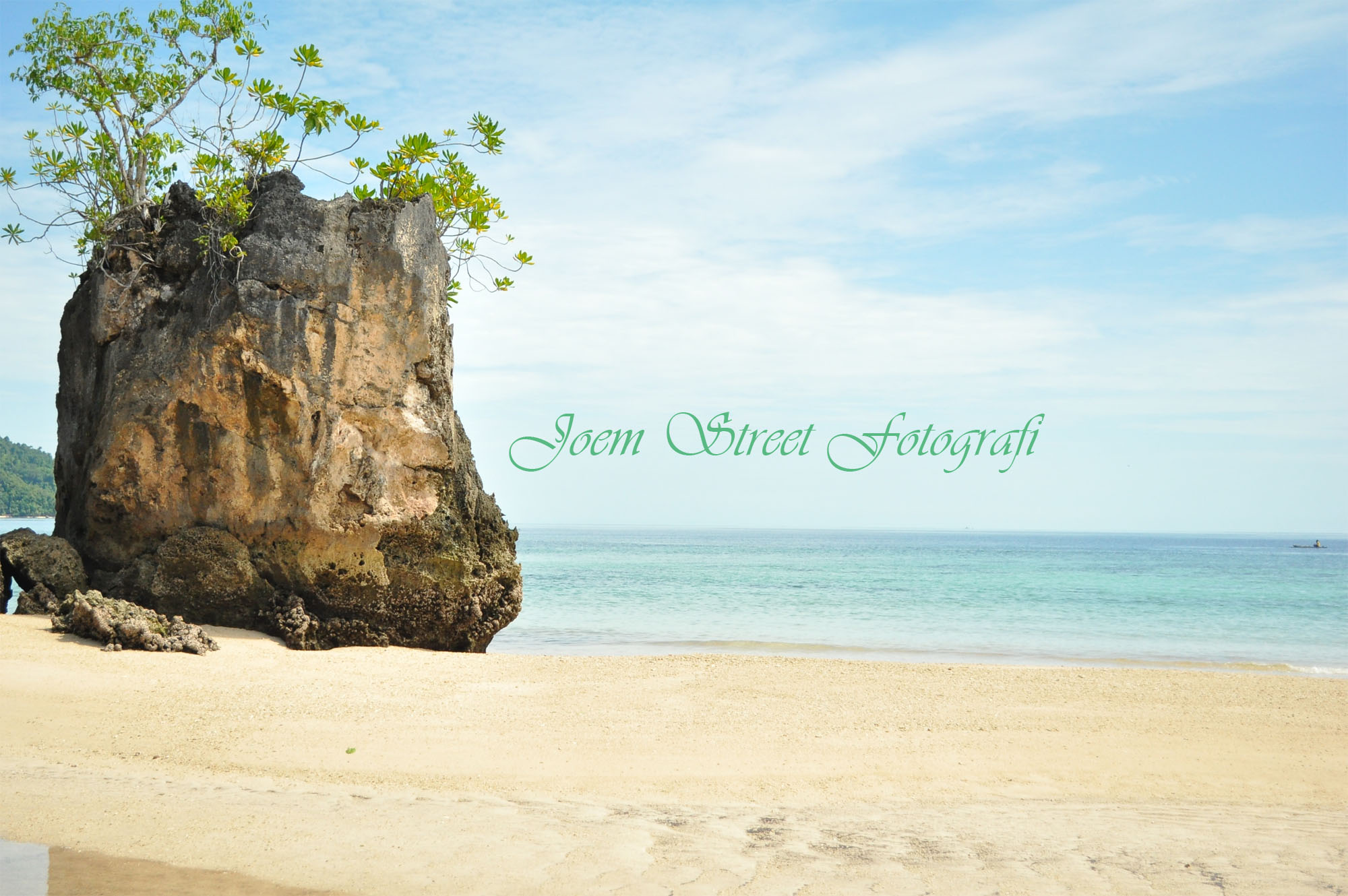 Pantai Sabang yang Cantik Ini Bukan di Aceh