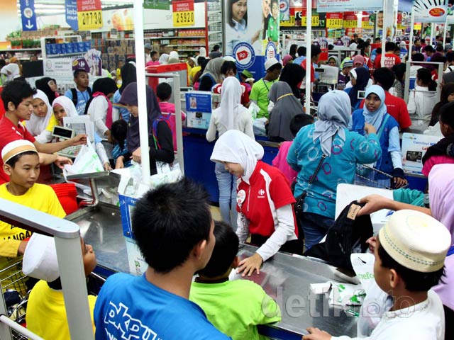 550 Anak Yatim Belanja Gratis di Carrefour