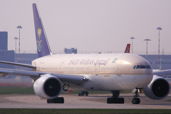 Hasil gambar untuk gambar pesawat saudi arabia airlines