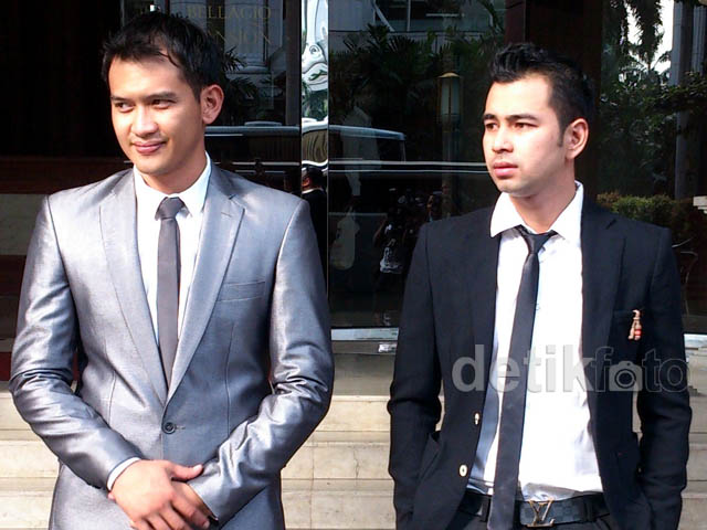 Beredar Video Mirip Rezky Aditya Asyik Bermesraan dengan 