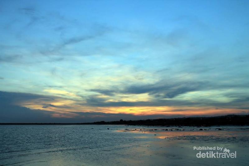 Camplong Pantai Pasir Putih Berair Jernih Di Madura