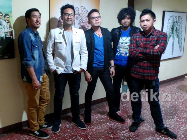 Samsons dan Vokalis Barunya