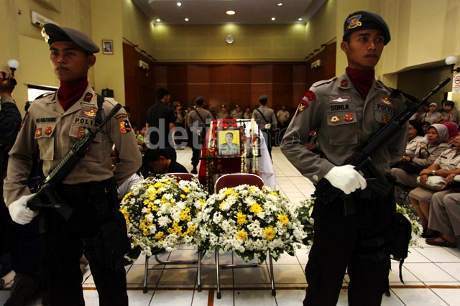 Polisi Rekonstruksi Penembakan Aipda Sukardi Di Depan Kantor KPK