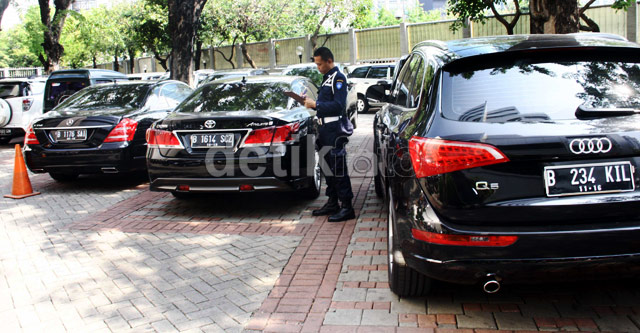 Tiga Mobil Mewah Milik Akil Mochtar Disita KPK