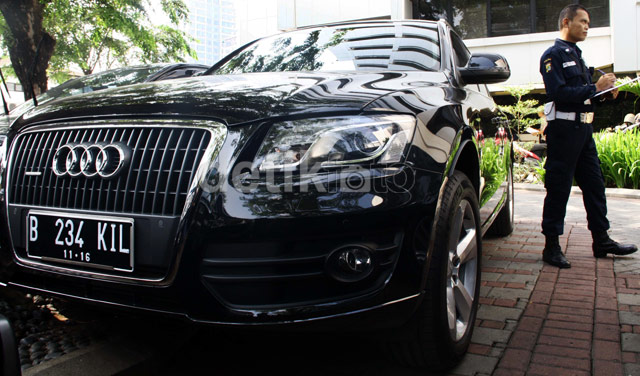 Tiga Mobil Mewah Milik Akil Mochtar Disita KPK