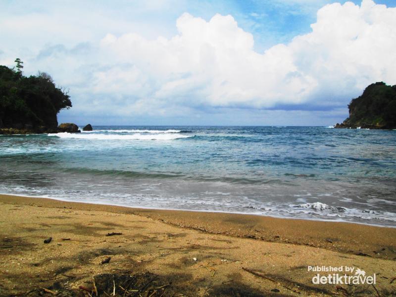 Pantai Pangi Surga Kecil Milik Blitar Pantai Pangi Surga Kecil Milik Blitar
