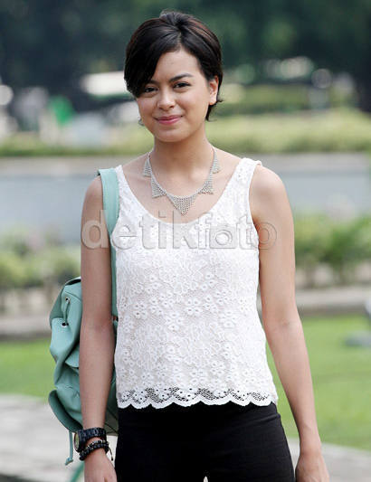 Main Film Adriana, Eva Celia Belum Biasa Akting Main Film Adriana, Eva Celia Belum Biasa Akting