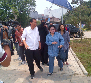 Ibu Ani Puji Mega, Jokowi Bangga