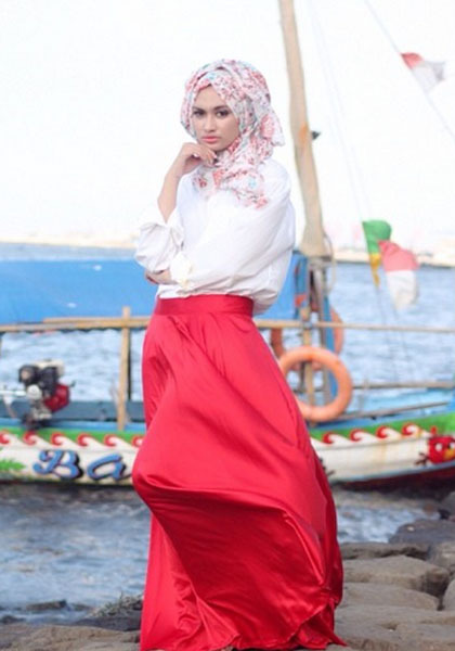 Hijab Style: Serba Warna-warni ala Shella Alaztha 