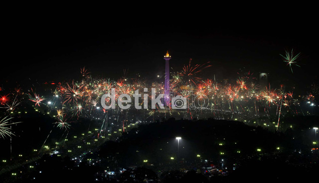 Pesta Kembang Api Di Monas