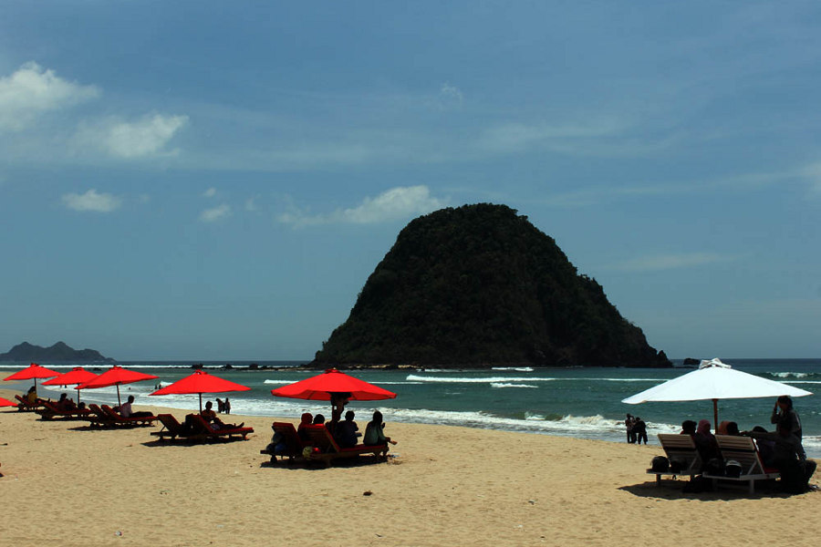  Pantai  Pulau Merah  Primadona Wisata Baru di Banyuwangi 