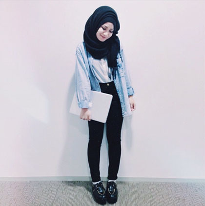 Hijab Style: Gaya Edgy dengan Boot Ala Sofia, Hijabers Singapura 2 Hijab Style: Gaya Edgy dengan Boot Ala Sofia, Hijabers Singapura 2