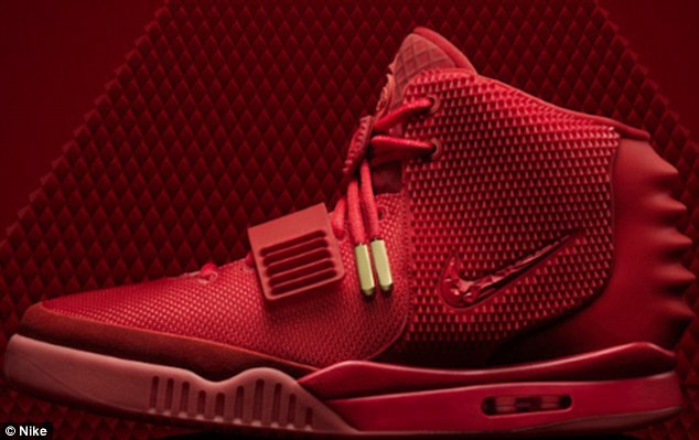kolaborasi nike dan kanye west terjual habis dalam 10 menit kolaborasi nike dan kanye west terjual habis dalam 10 menit