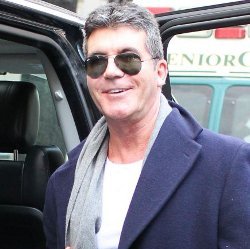 Tepat Hari Valentine Simon Cowell Punya Anak Laki Laki