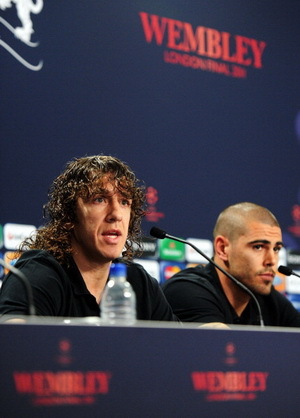 Puyol dan Valdes (AFP)