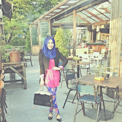 Hijab Style: Padu-padan Stylish dengan Celana Motif Ala 