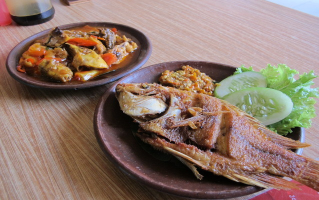 Warung Makan Sambel Jontor  Kepincut Nila Goreng Berbumbu 