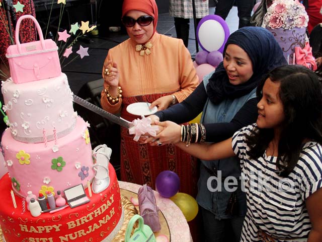 Beredar Foto Ini, Muzdalifah Dilamar Fadel Islami?