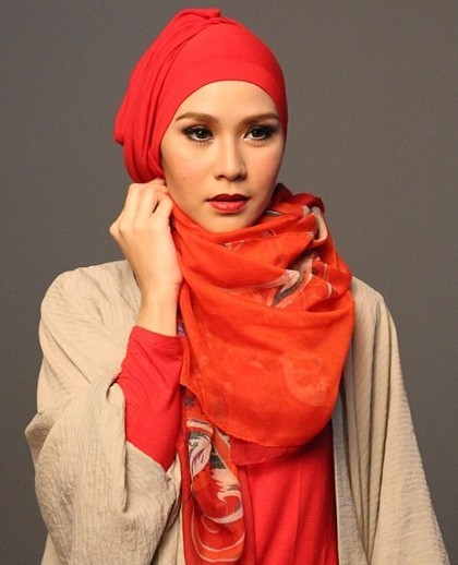 Tips Cantik  Merias Wajah  untuk Wanita  Berhijab  dari Zaskia 