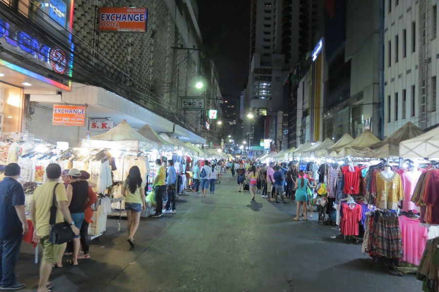 Pratunam Night Market Tempat Belanja Turis Indonesia