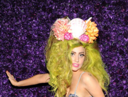 Lady Gaga Tampil Heboh dengan Rambut  Bervolume Warna  Hijau 