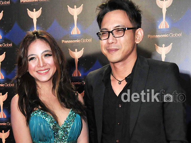 Cerita Awal Pertemuan Nadia Vega dan Suami Bulenya