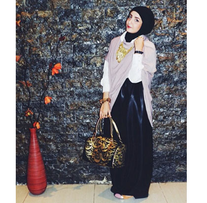 Hijab Style: Gaya Casual Hingga Formal Dyna Mowafy 