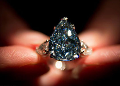 Dijual Cincin Berlian  Biru  Terbesar di Dunia Seharga Rp 262 M