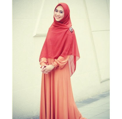 Hijab Style: Gaya Hijab Oki Setiana Dewi yang Simple dan 
