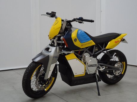 Motor Jadul Ini Menjelma Menjadi Motor Listrik