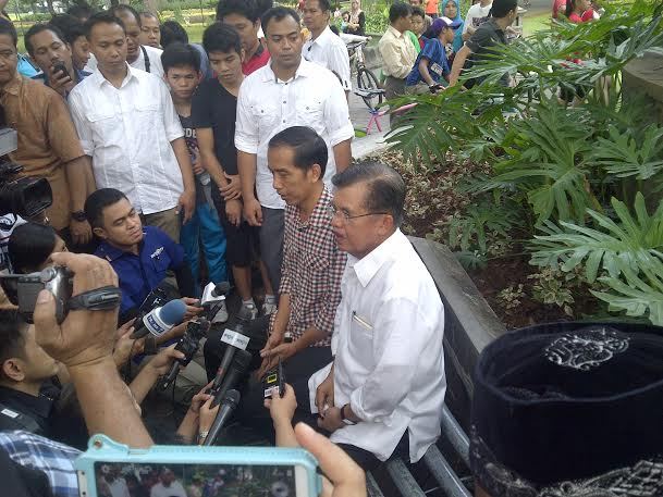 Adu Pendapat Seputar Pilpres Santai Pagi Di Taman Suropati, Jokowi ...