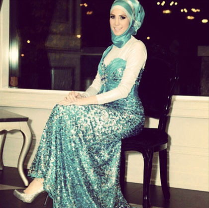  Hijab Style Glamour ke Pesta Pernikahan Ala Nora Tehaili 