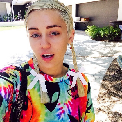 Penampilan Baru Miley Cyrus dengan Rambut Kepang Dua  Yay 