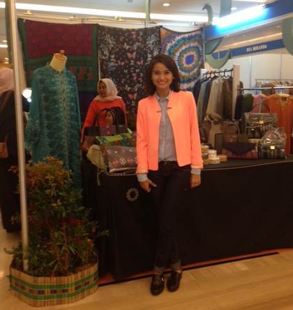 Acha Hingga Adipati Dolken Jualan di Bazaar Indonesia Moslem Fashion Week 2014 Acha Hingga Adipati Dolken Jualan di Bazaar Indonesia Moslem Fashion Week 2014