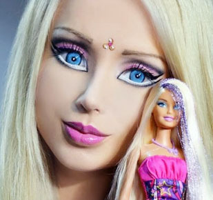 6 Wanita Ini Mirip dan Berdandan  Seperti Boneka  Barbie 