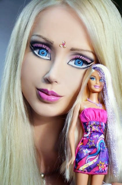 6 Wanita Ini Mirip dan Berdandan Seperti Boneka  Barbie  2