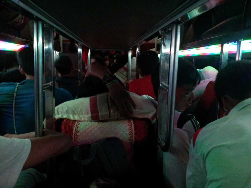 Tidur Bareng Kaki  Orang  Gilanya Sleeper Bus di  Vietnam