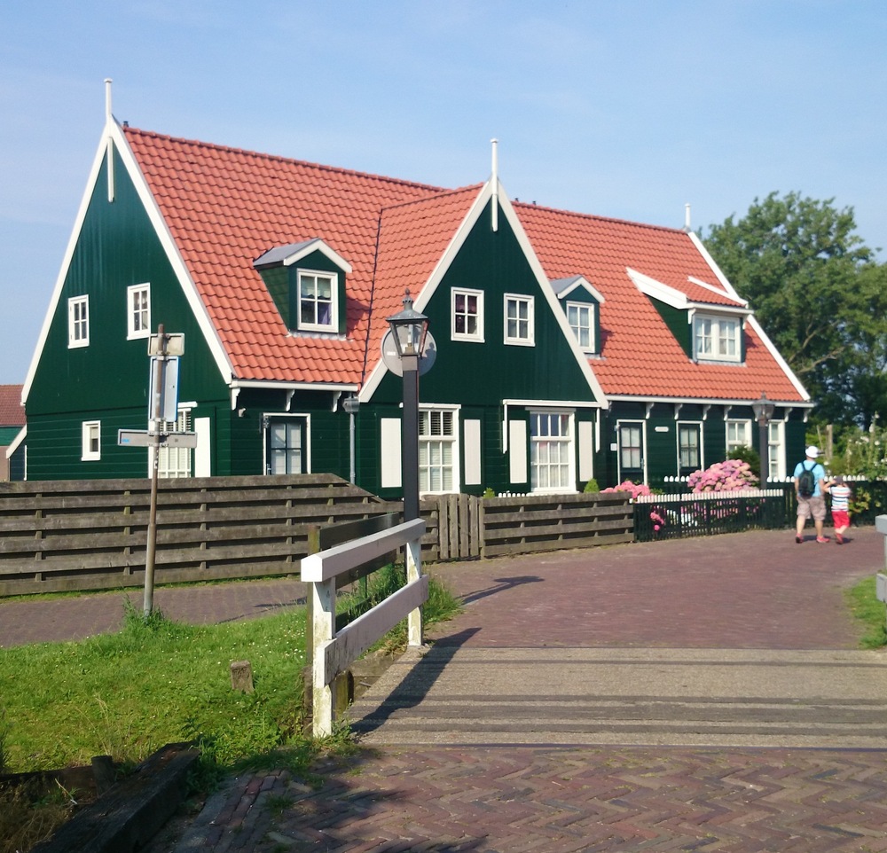 Cantiknya Rumah Hijau Di Volendam