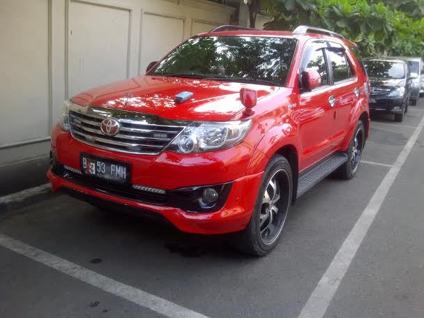 Ups Fortuner Merah Ini Ditilang Di Cawang Karena Pakai Rotator