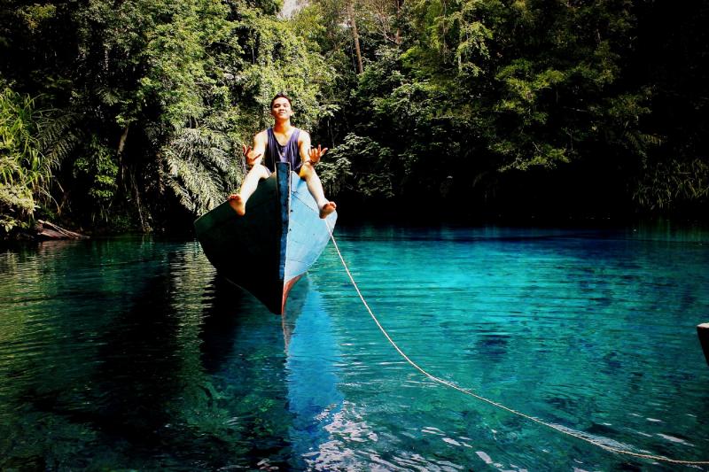  Aneh Tapi Nyata Perahu Bisa Melayang di Danau Ini