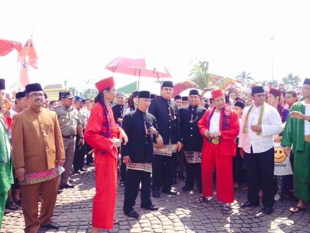 Ahok dan Istri Hadiri Penutupan Lebaran Betawi di Monas