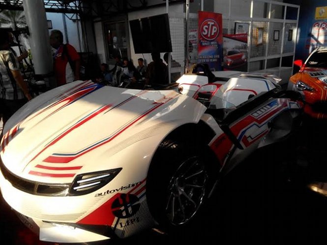 Melihat-lihat Mobil Listrik Seharga Rp 1 Miliar dari Bandung Melihat-lihat Mobil Listrik Seharga Rp 1 Miliar dari Bandung