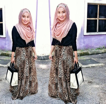 Hijab Style Tampil Feminin  dengan Rok  Panjang  Ala Si 