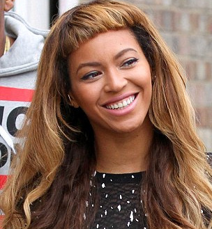  Pakai  Wig Poni  Penampilan Rambut  Beyonce Dikritik