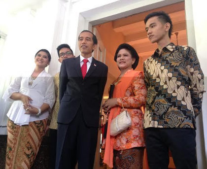  Kebaya  Klasik Busana yang Cocok untuk Iriana Sebagai Ibu 