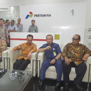 Direktur Pertamina: Jangan Beli BBM Berlebihan