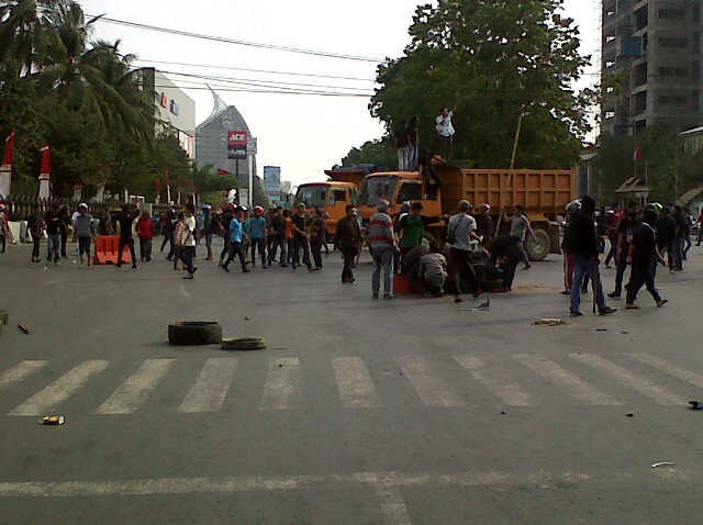 Detiknews Makassar | 2 mahasiswa diamankan saat rusuh demo bbm di makassar Detiknews Makassar | 2 mahasiswa diamankan saat rusuh demo bbm di makassar