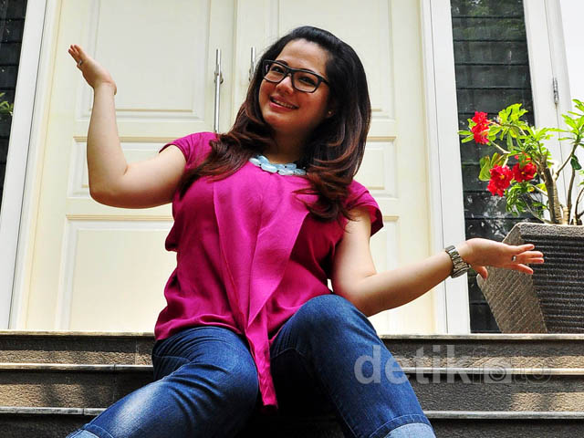 Lihat Bule Cantik Nikahi Orang Indonesia, Salmafina Sunan 
